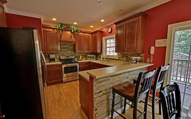930 Chenocetah Dr, Cornelia, GA 30531 photo 9