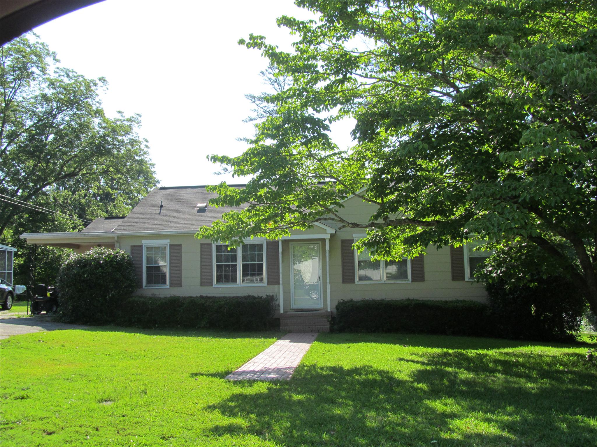 261 Beechwood Cir, Lagrange, GA 30240 photo 1