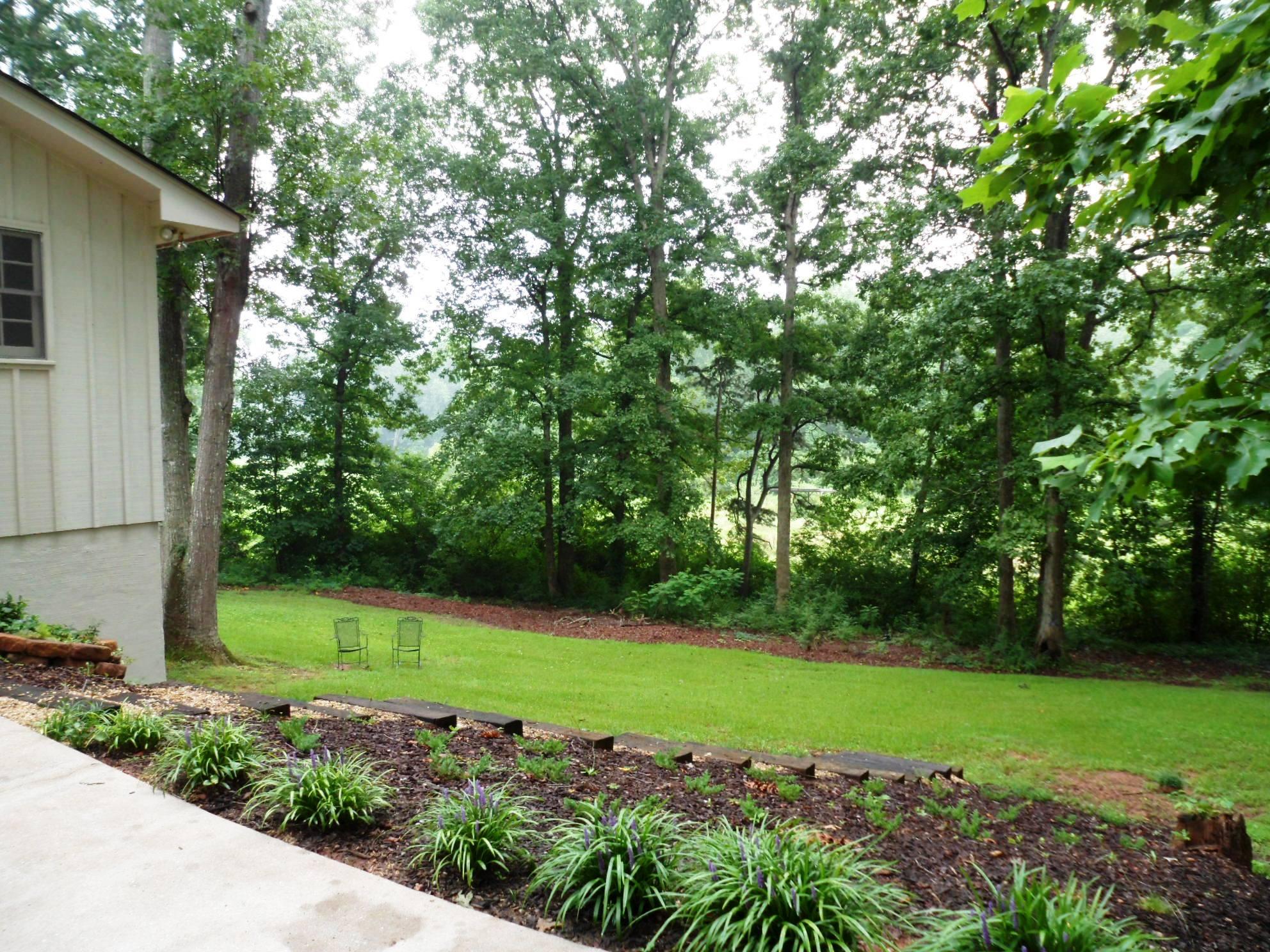 307 Ridgeway Cir, Cornelia, GA 30531 photo 2