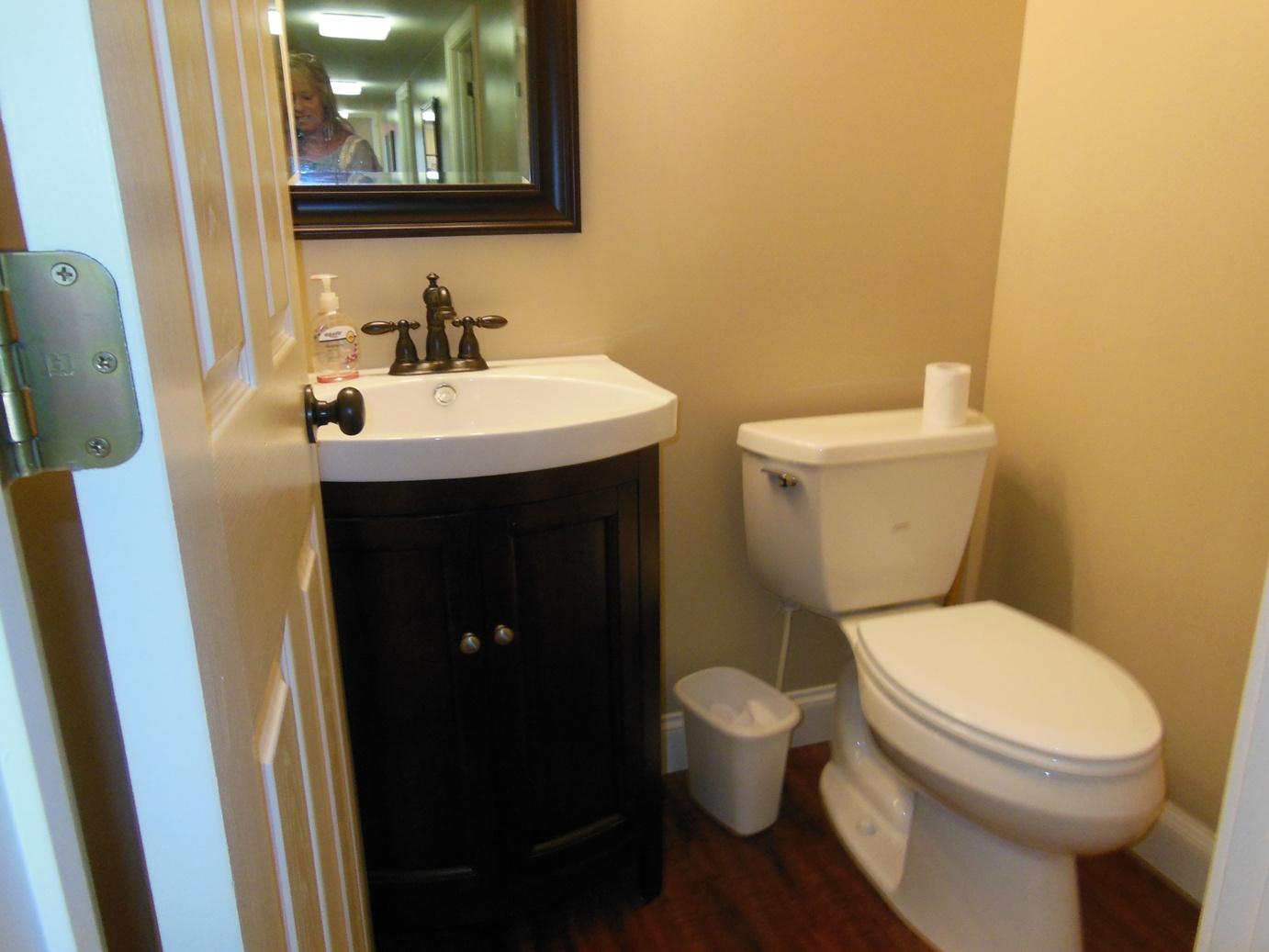 931 W Currahee St, Toccoa, GA 30577 photo 4