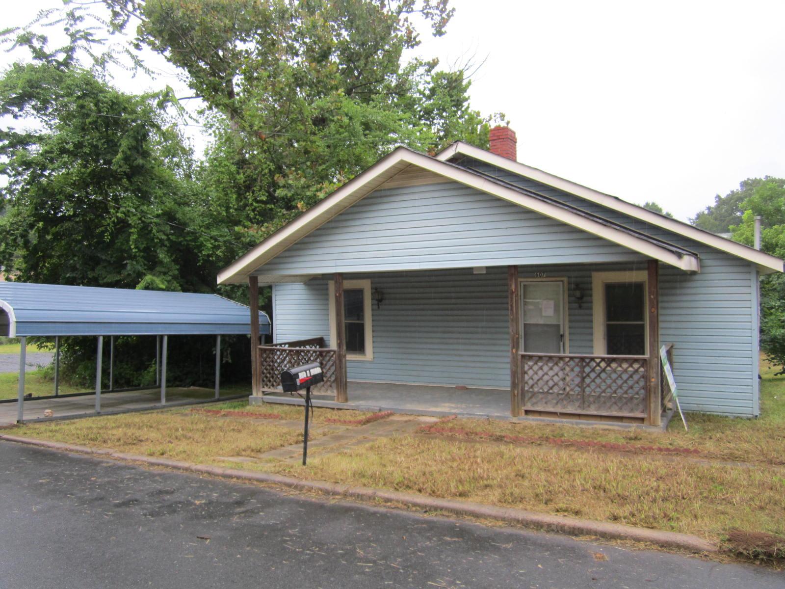 607 E Macon St, Dalton, GA 30721 photo 1