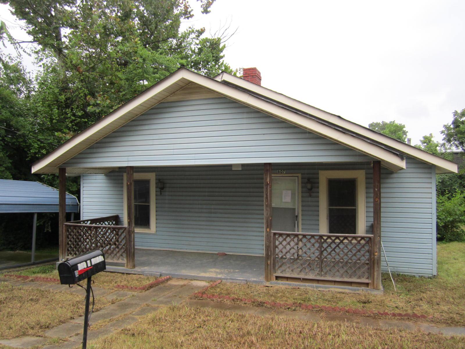 607 E Macon St, Dalton, GA 30721 photo 2