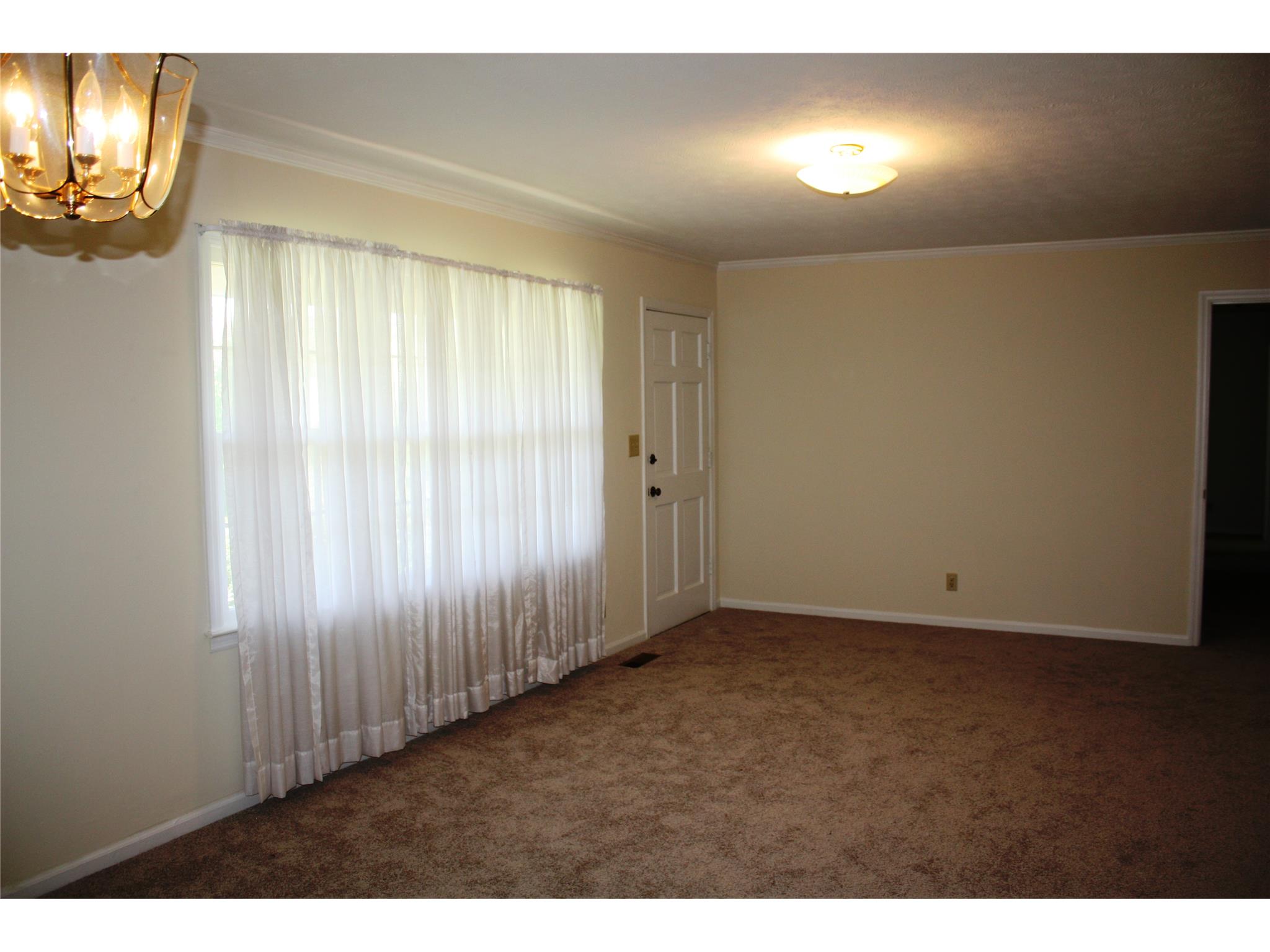 647 Granger Dr, Lagrange, GA 30240 photo 5
