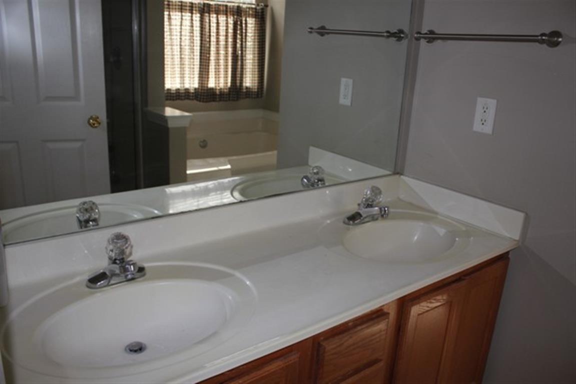 2255 Pemberton Pt, Buford, GA 30519 photo 12