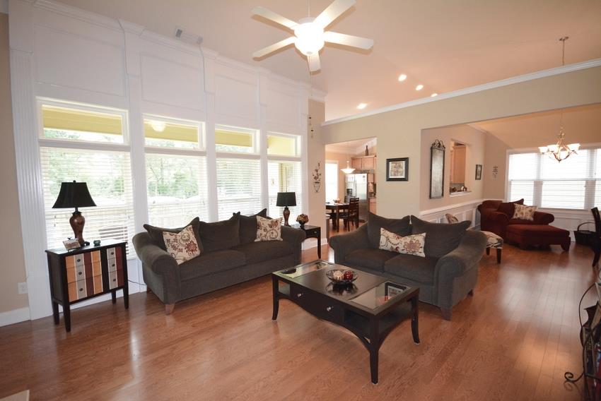 1707 Willoughby Dr, Buford, GA 30519 photo 4