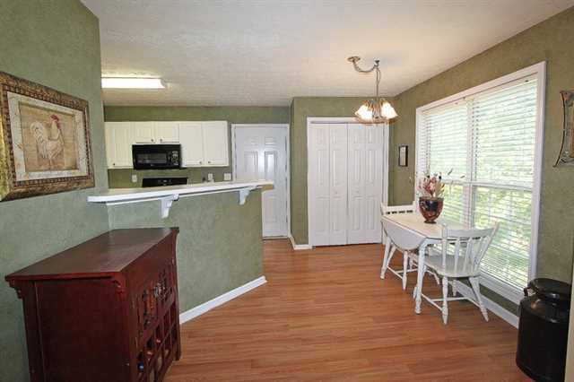 98 Saint Aurics Dr, Suwanee, GA 30024 photo 8