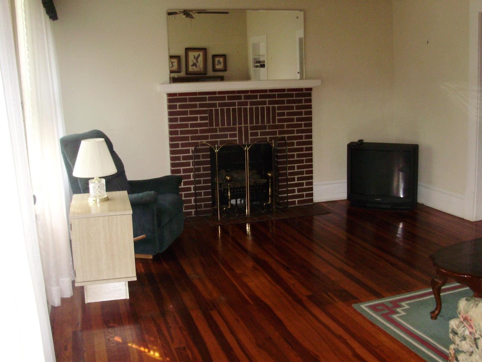 150 Holmes St, Barnesville, GA 30204 photo 3