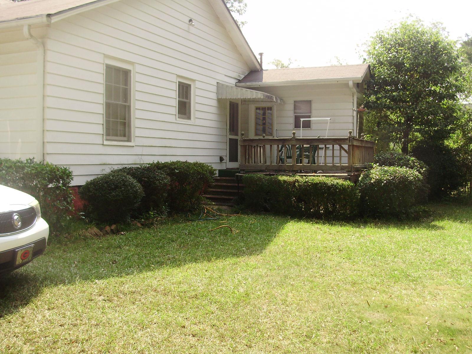 150 Holmes St, Barnesville, GA 30204 photo 2