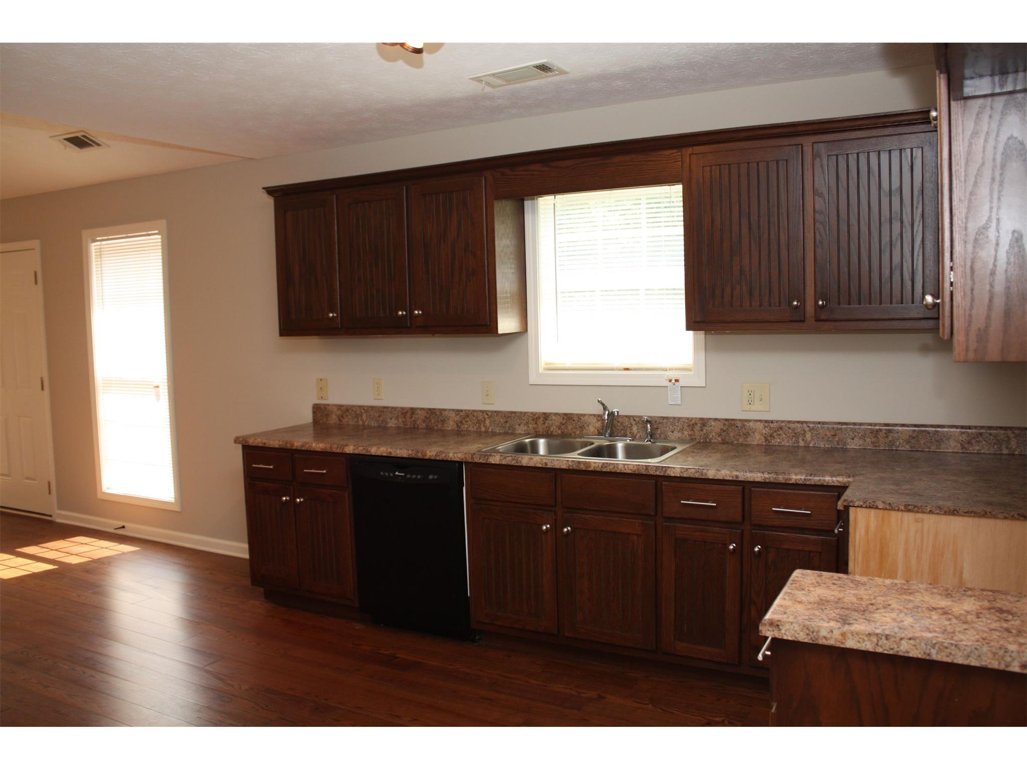 106 Arrowhead Dr, West Point, GA 31833 photo 4