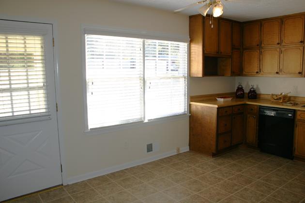 120 Meadowview Dr, Tyrone, GA 30290 photo 6