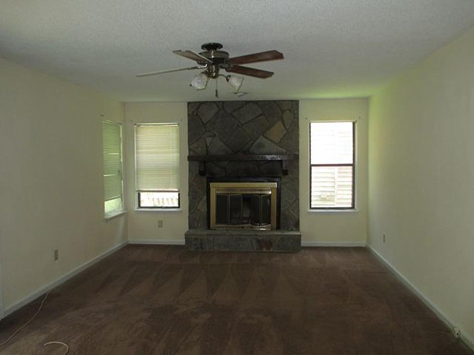 3931 Springleaf Dr, Stone Mountain, GA 30083 photo 4