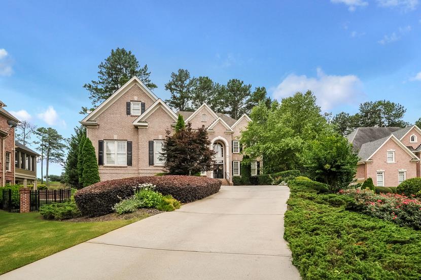 7635 Stratton Pt, Suwanee, GA 30024 photo 1
