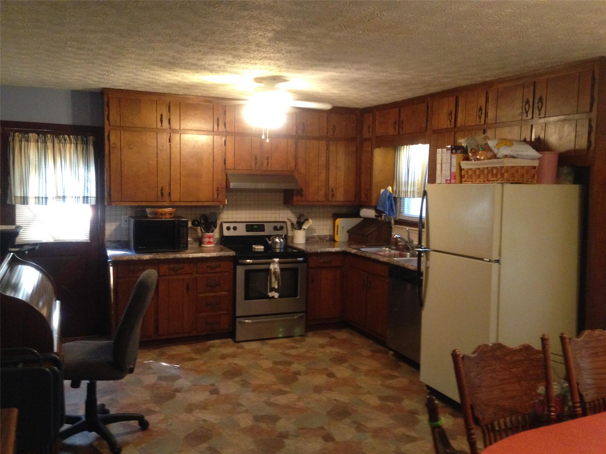3792 Charlotte Dr, Rex, GA 30273 photo 3