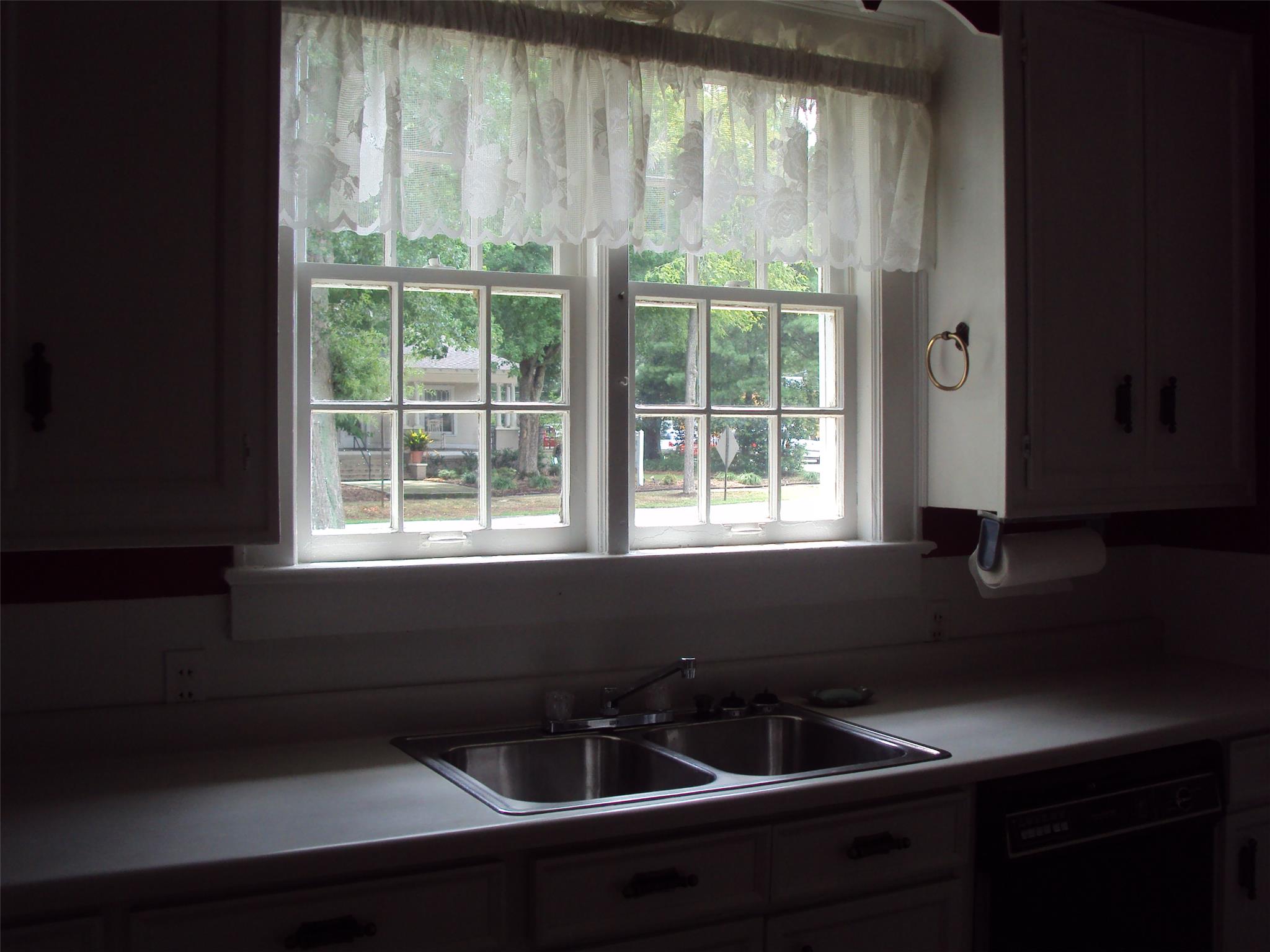 545 E Howell St, Hartwell, GA 30643 photo 7