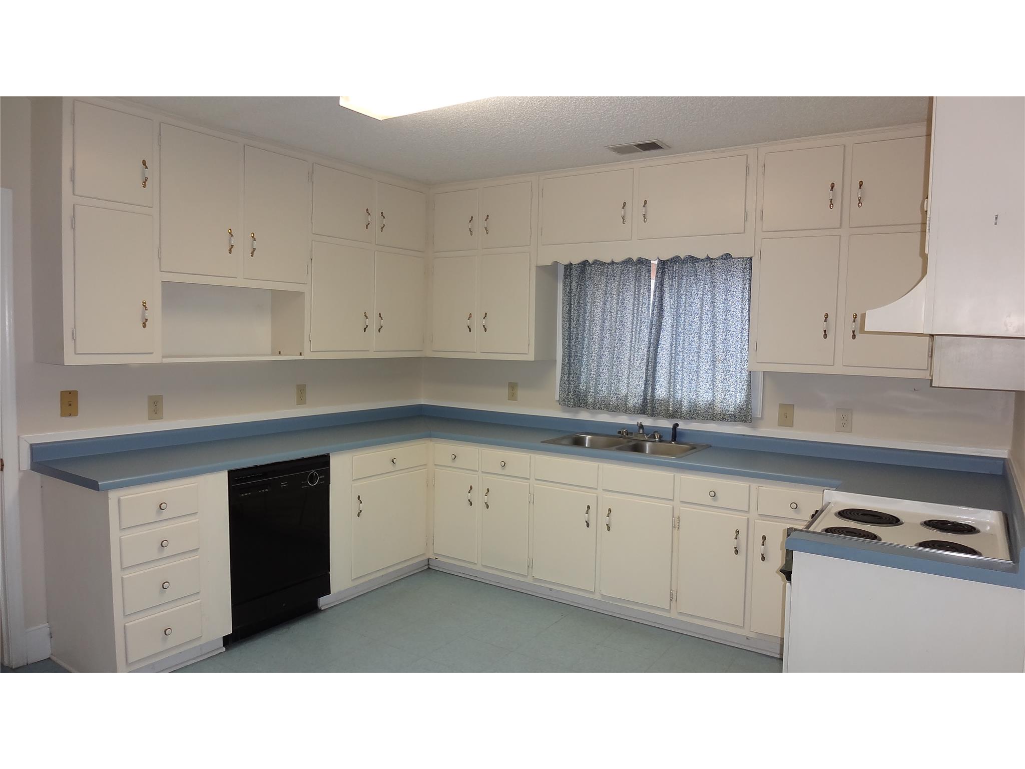 505 S Hammond Dr, Monroe, GA 30655 photo 9