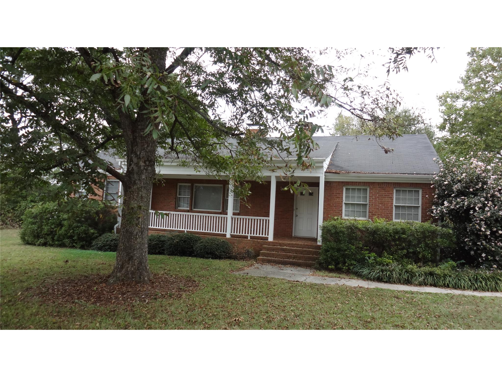 505 S Hammond Dr, Monroe, GA 30655 photo 1
