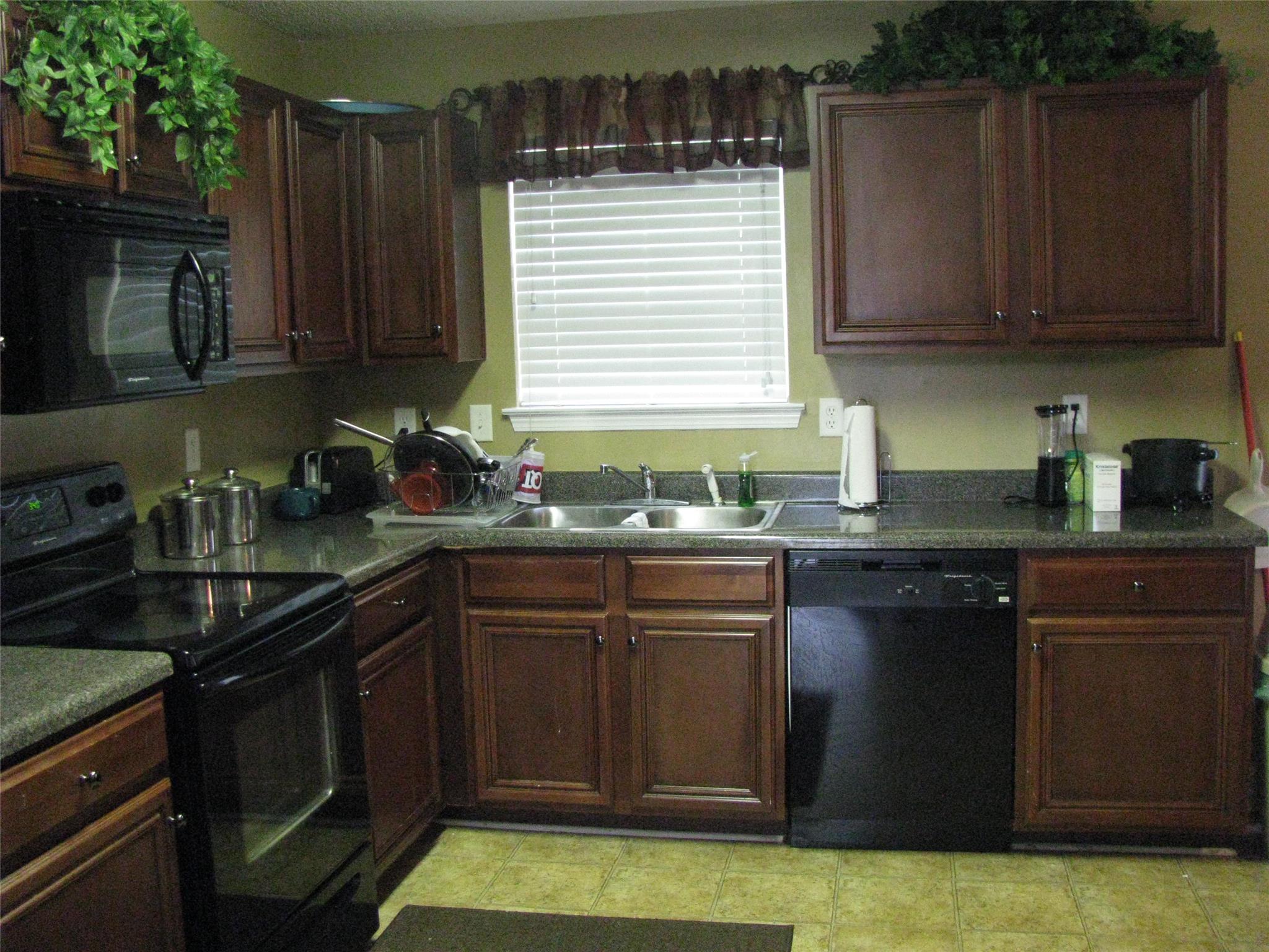 158 Kyndal Dr, Hampton, GA 30228 photo 3