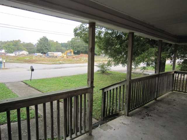 97 Griffith St, Winder, GA 30680 photo 3