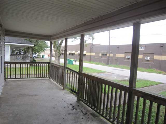 97 Griffith St, Winder, GA 30680 photo 2