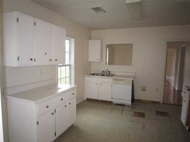 97 Griffith St, Winder, GA 30680 photo 6