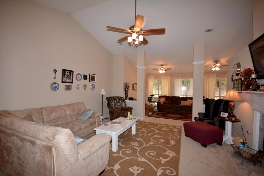 77 Saint Aurics Dr, Suwanee, GA 30024 photo 4