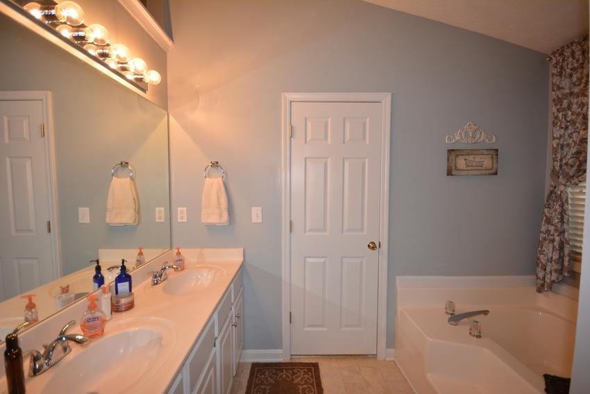77 Saint Aurics Dr, Suwanee, GA 30024 photo 18