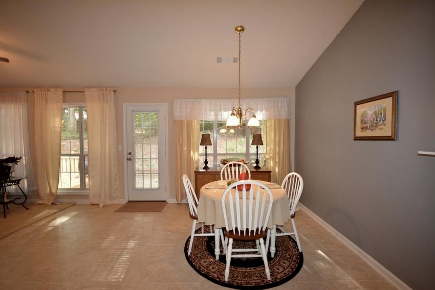 77 Saint Aurics Dr, Suwanee, GA 30024 photo 11