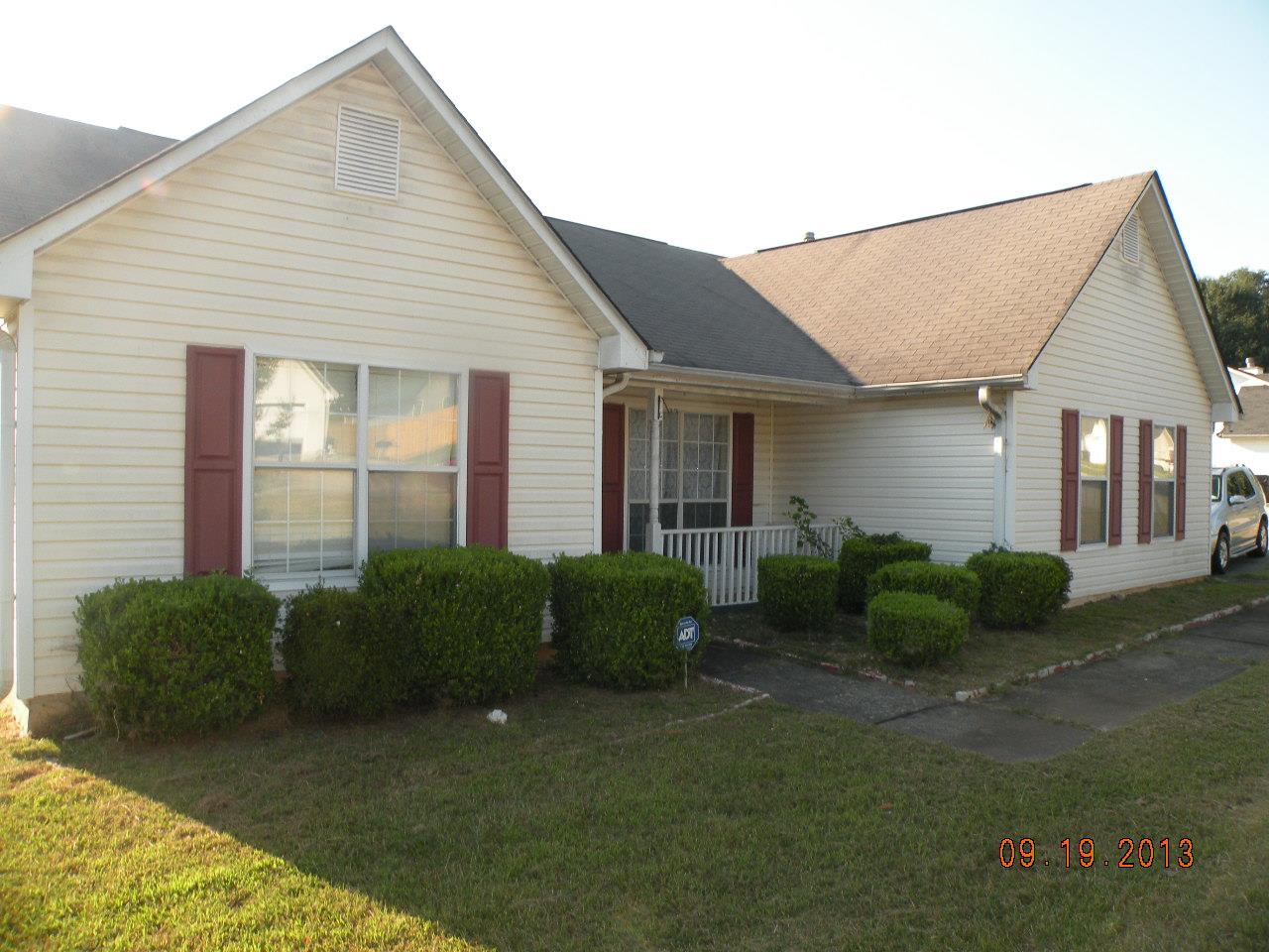 5823 Creekside Dr, Rex, GA 30273 photo 2