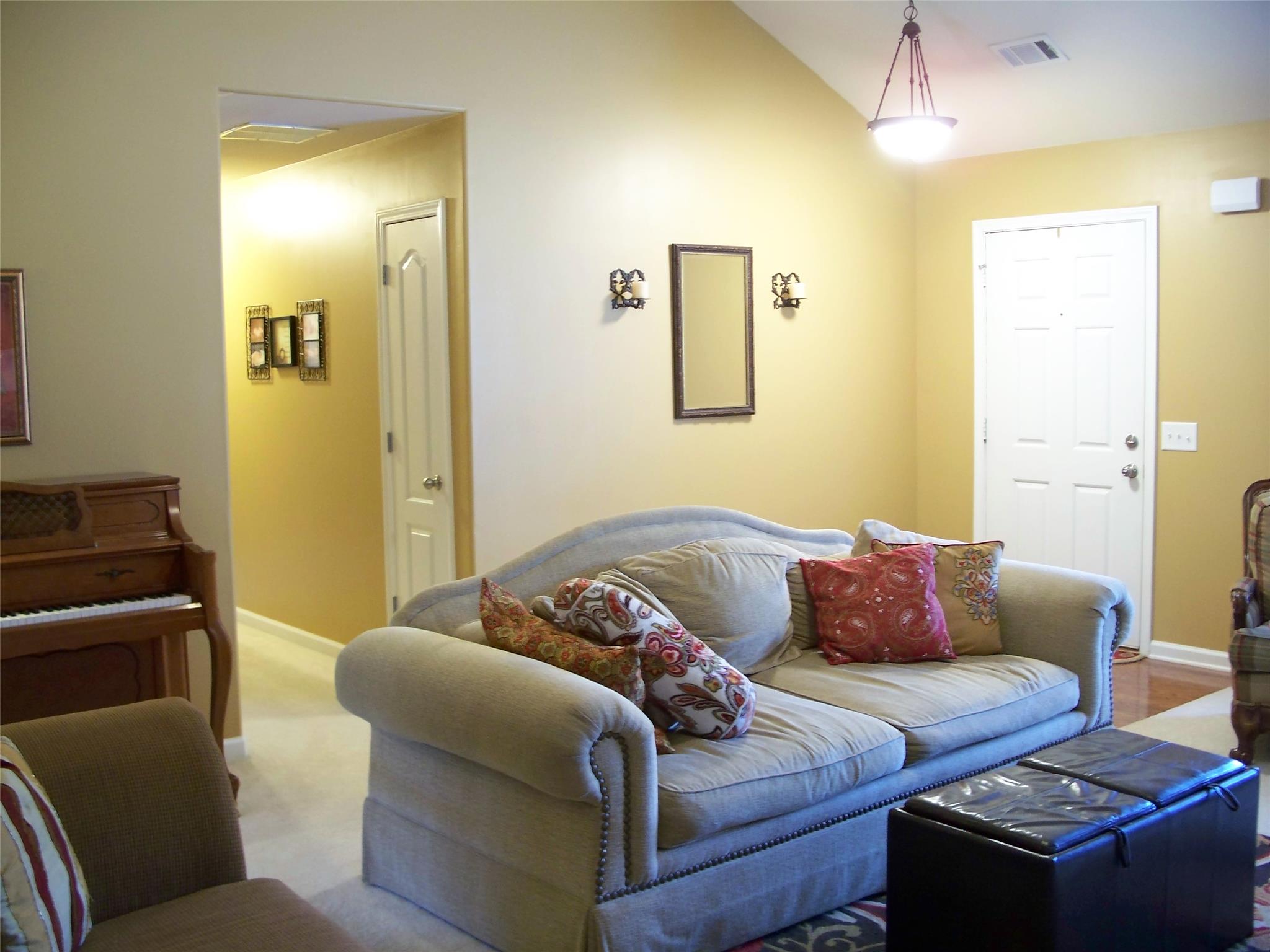 105 Casper Ct, Winder, GA 30680 photo 4