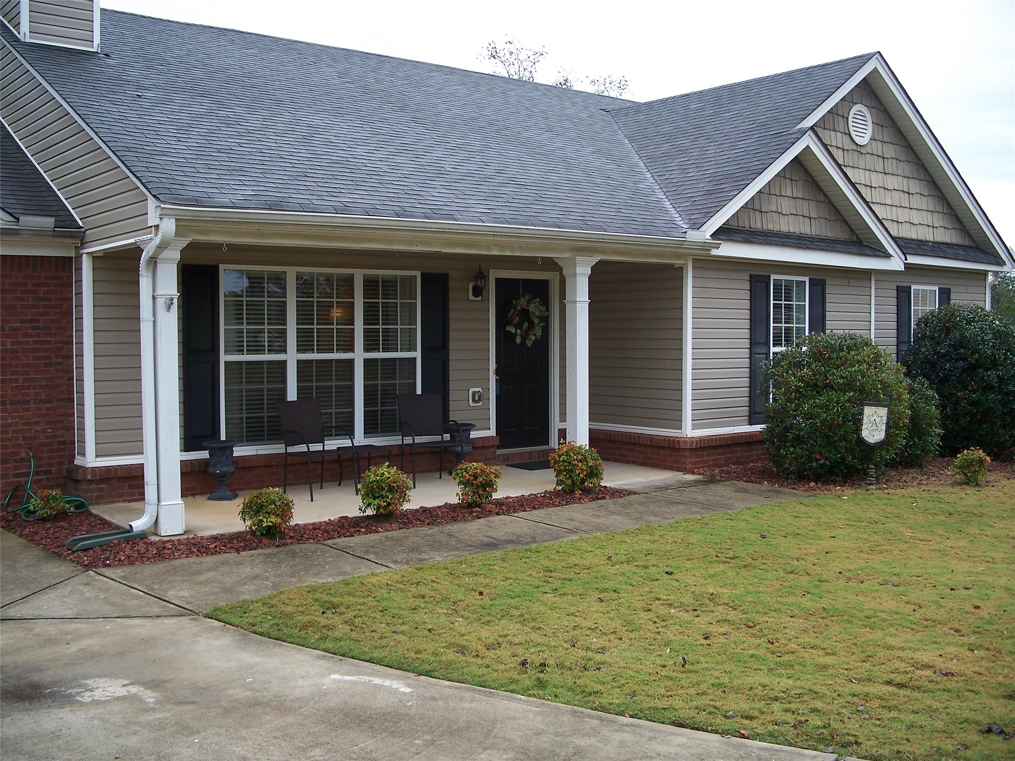 105 Casper Ct, Winder, GA 30680 photo 2