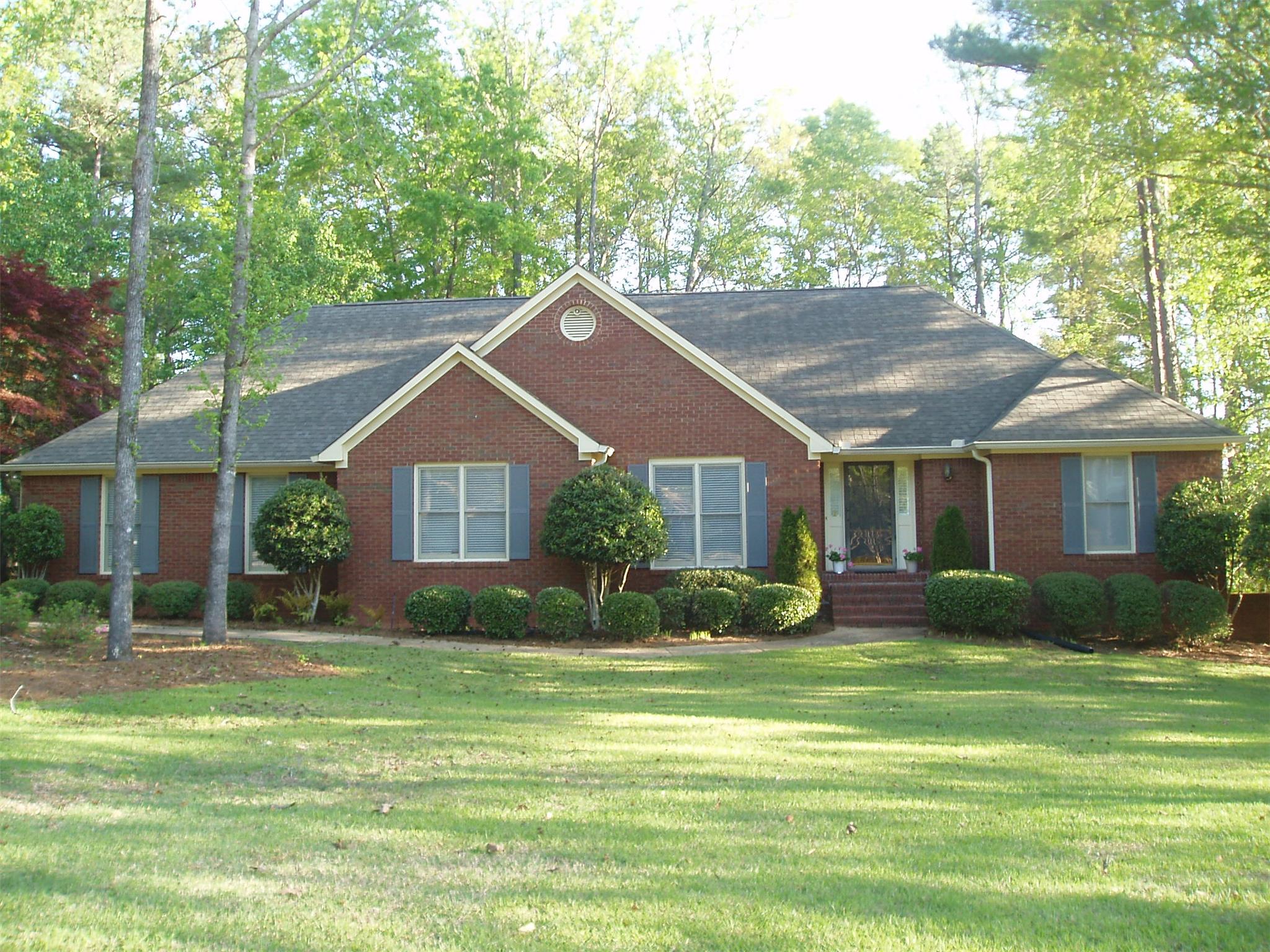 203 Ashford Cir, Lagrange, GA 30240 photo 1