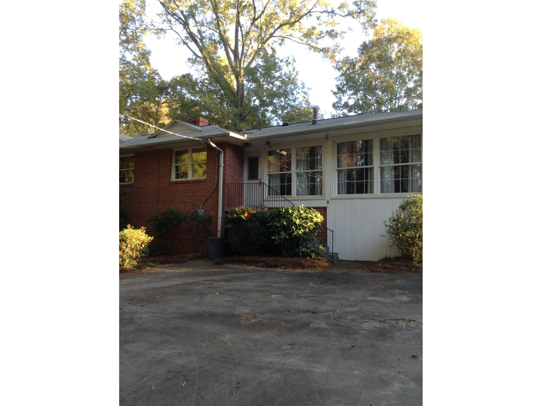 304 Crestview Dr, Monroe, GA 30655 photo 2