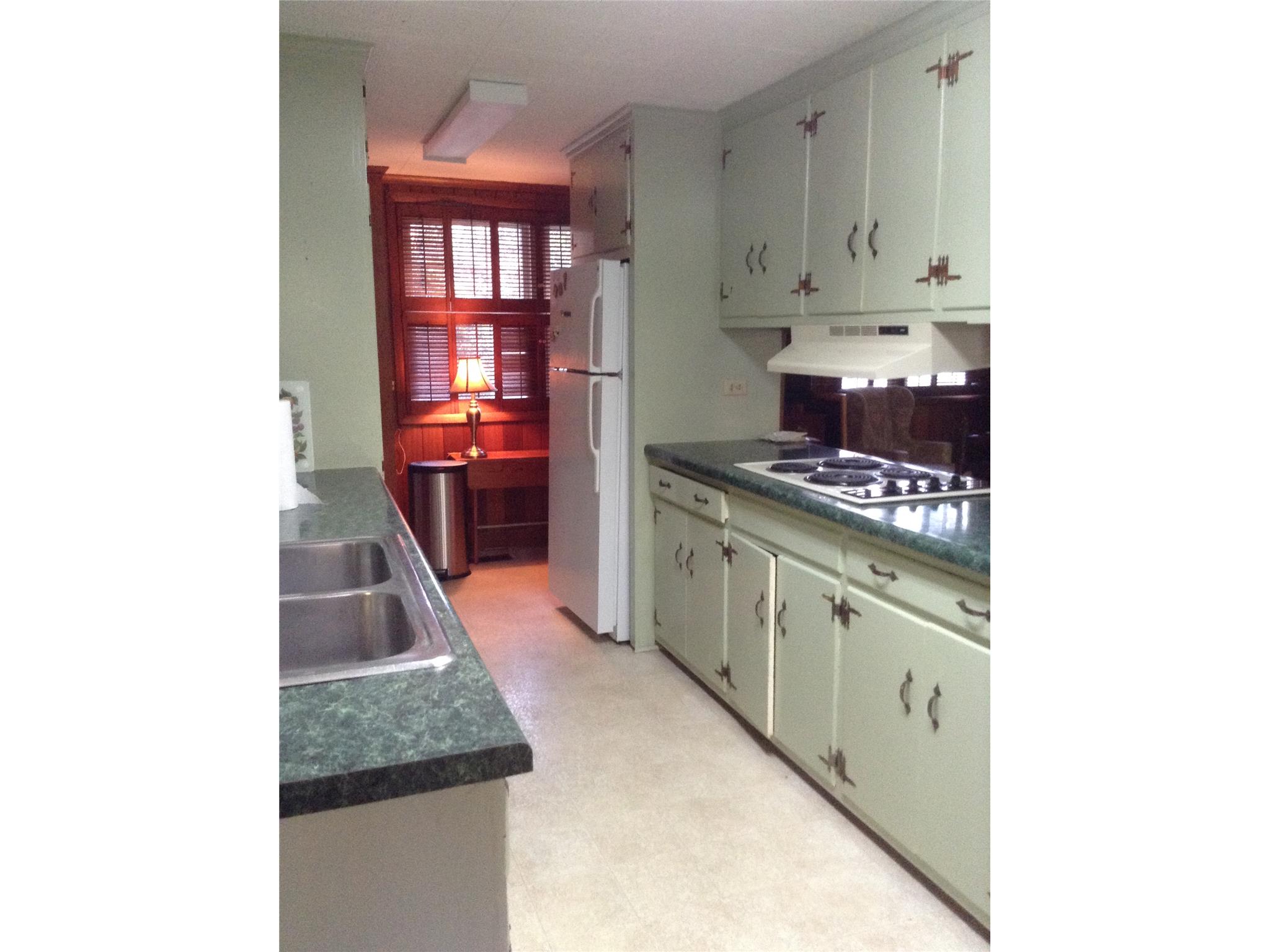 304 Crestview Dr, Monroe, GA 30655 photo 4