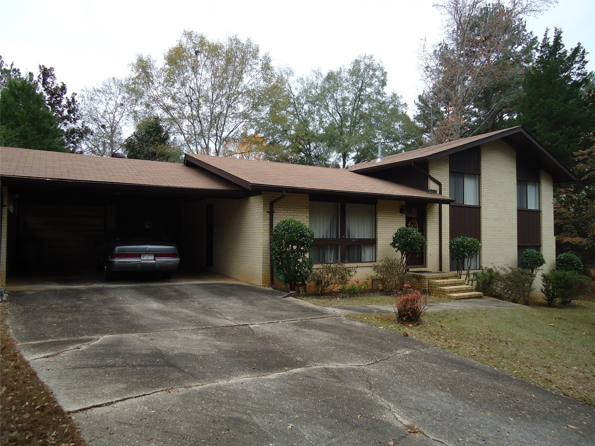 302 Valley Ct, Lagrange, GA 30241 photo 1