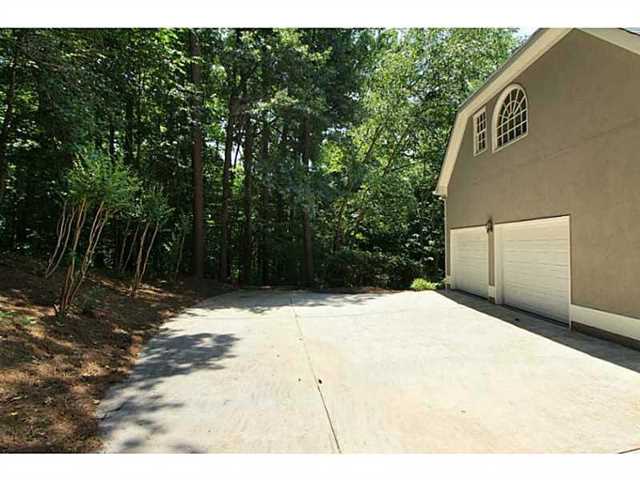 895 Onagh Ct, Alpharetta, GA 30004 photo 3