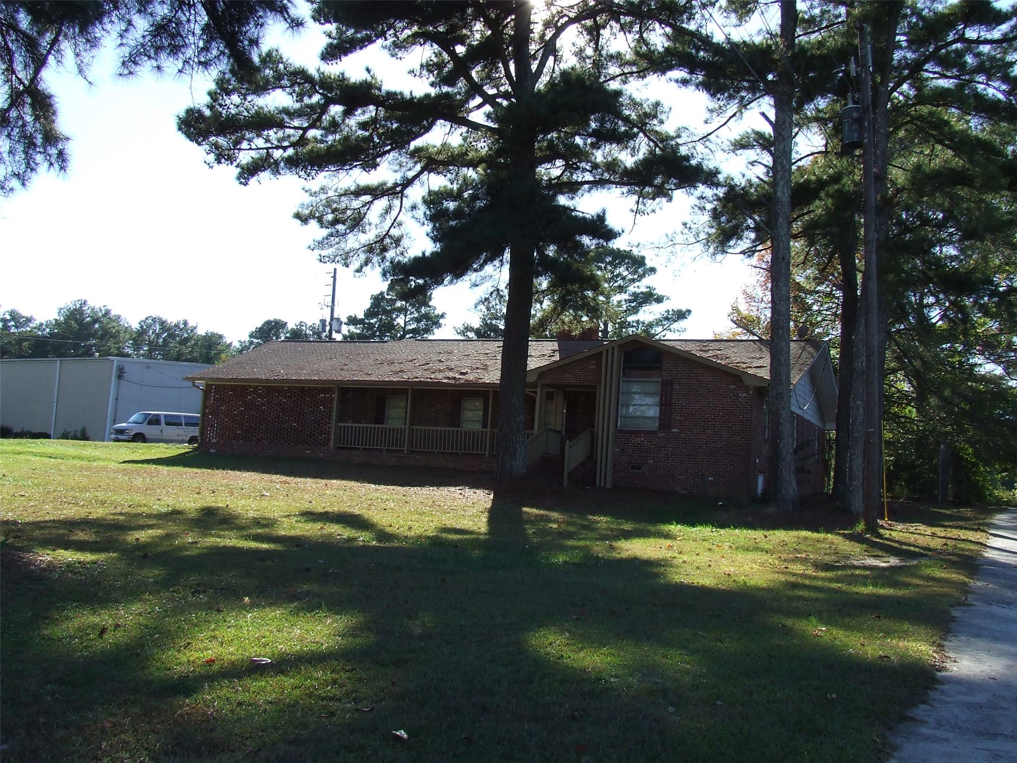 5985 Maddox Rd, Morrow, GA 30260 photo 2