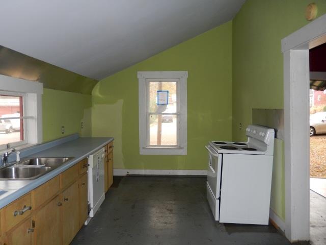 324 Second St, Statham, GA 30666 photo 5