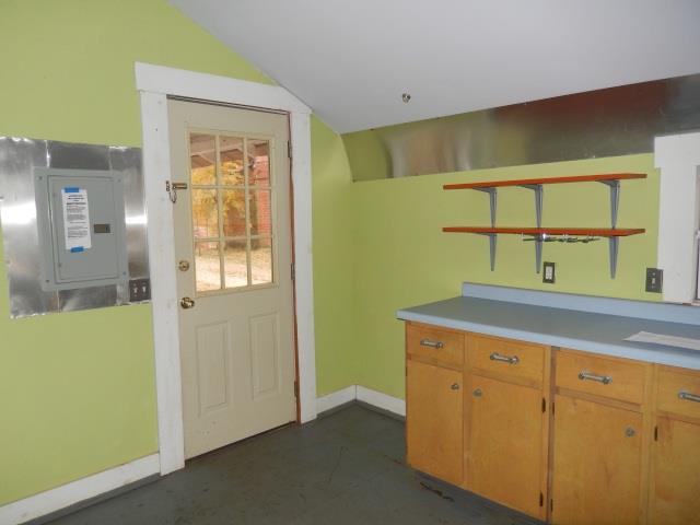 324 Second St, Statham, GA 30666 photo 4