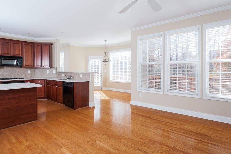 4020 Suwanee Bend Dr, Suwanee, GA 30024 photo 8