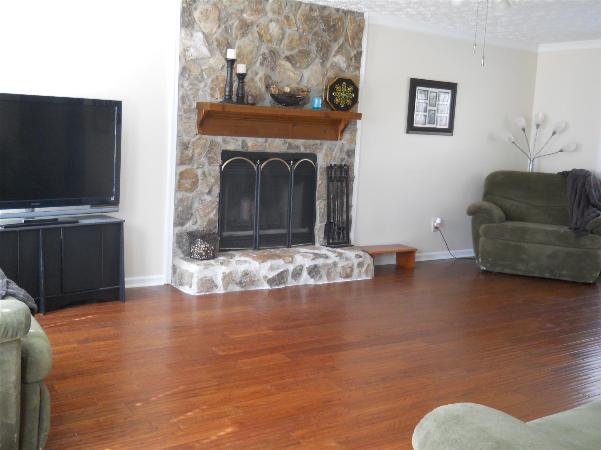 129 Hawthorne Cir, Lagrange, GA 30240 photo 2