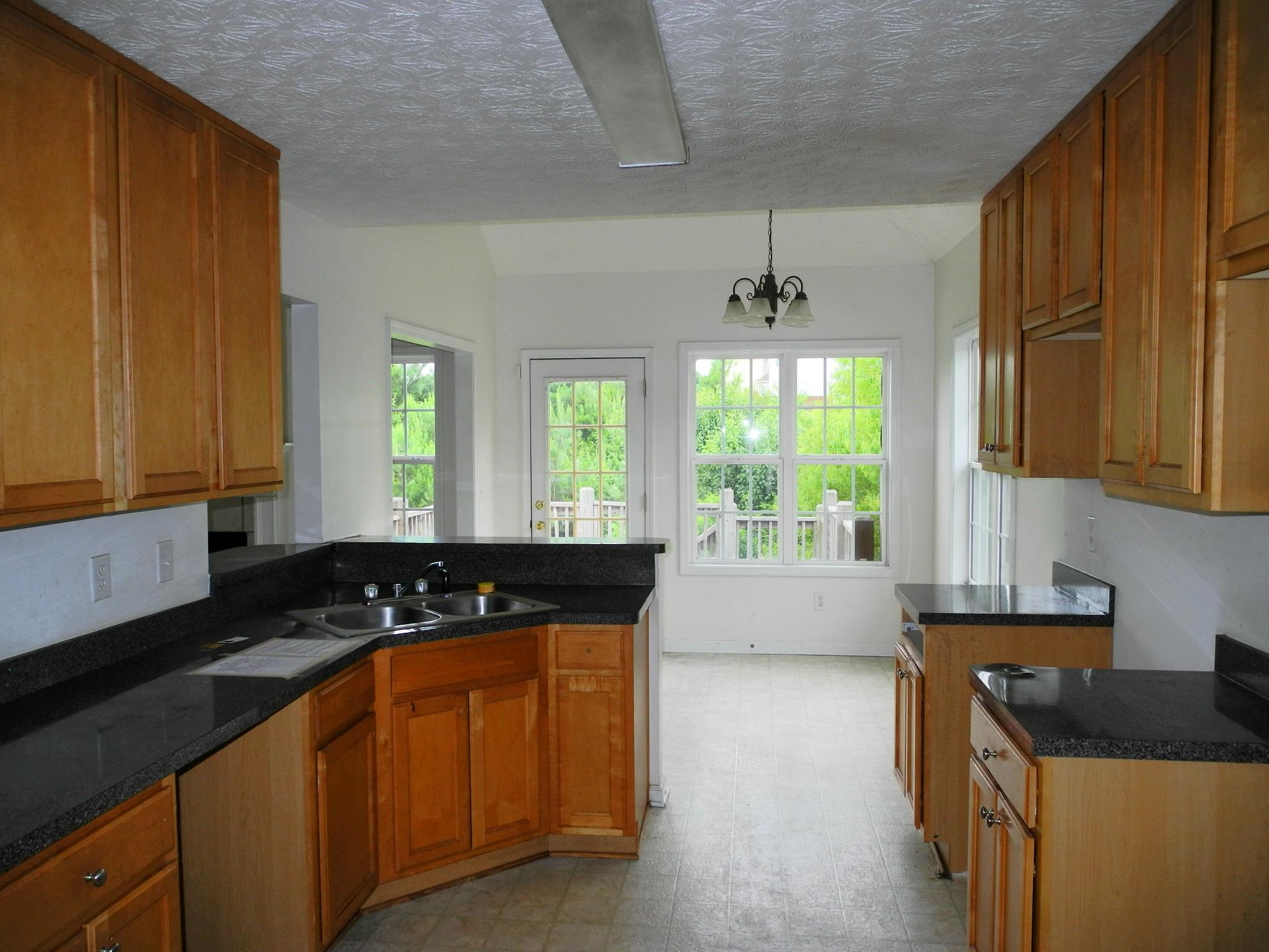 6785 Oakleigh Trl, Rex, GA 30273 photo 3