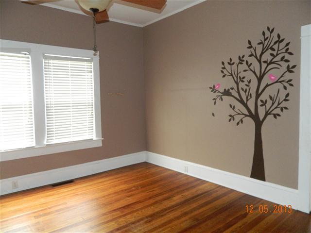 310 Moye St, Barnesville, GA 30204 photo 3