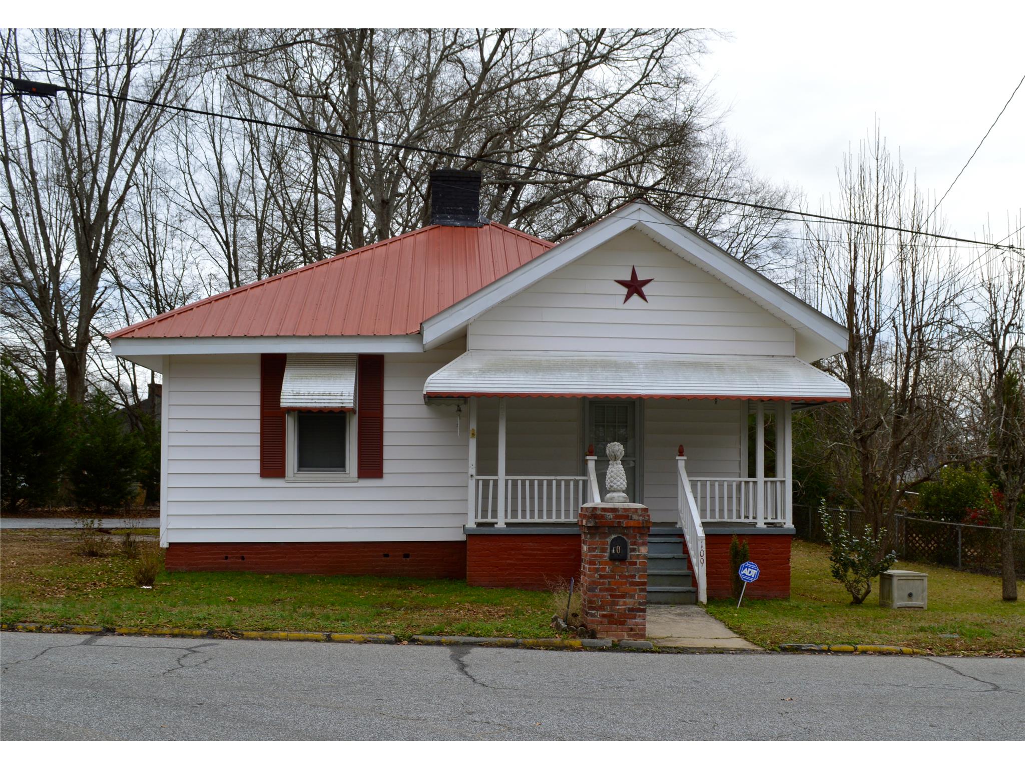 109 4th St, Monroe, GA 30655 photo 1