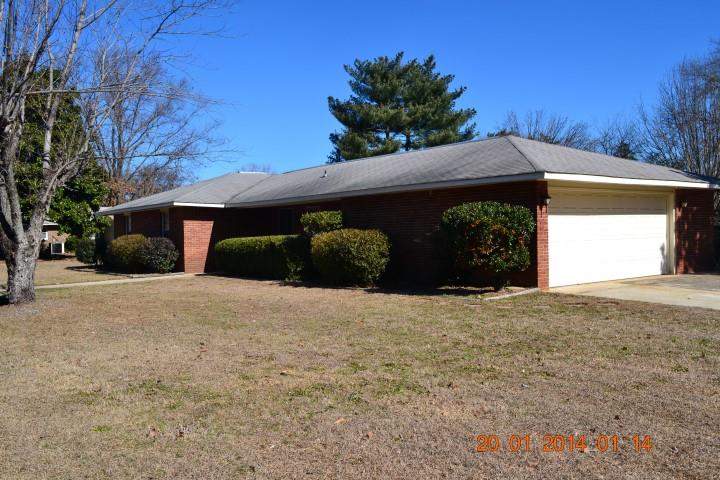 300 Avalon Dr, Warner Robins, GA 31093 photo 2