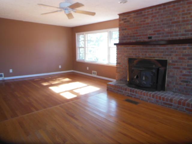 48 Glencrest Dr, Toccoa, GA 30577 photo 3