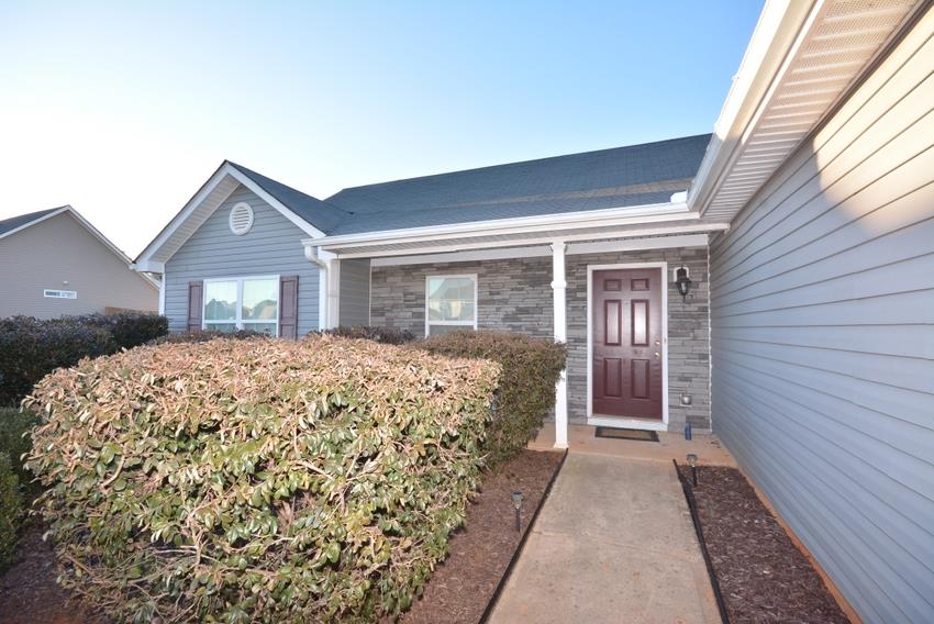 502 Hemlock Dr, Winder, GA 30680 photo 2