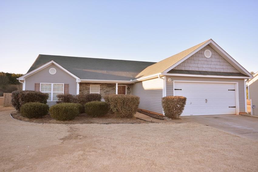 502 Hemlock Dr, Winder, GA 30680 photo 1