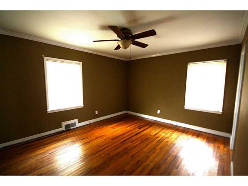 376 Third Ave, Winder, GA 30680 photo 11