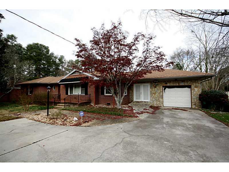 376 Third Ave, Winder, GA 30680 photo 2