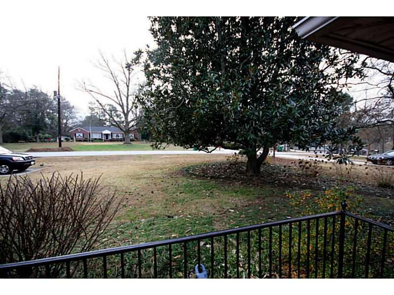 376 Third Ave, Winder, GA 30680 photo 4